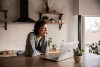 8 Hacks to Start Saving in the New Year