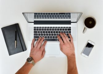 E-commerce and Blogging: How to Enjoy the Best of Both Worlds