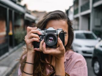 Traveling Jobs That Pay Well with No Experience